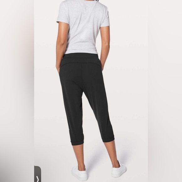 Lululemon Rejuvenate Crop *18” in Black. Size 6. - Picture 4 of 17